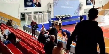 Kocaeli’de U16 basketbol maçında yumruklar havada uçuştu