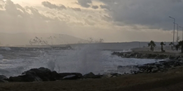 Şiddetli lodos Marmara’yı vurdu: Tekirdağ sahil dalgalarla kaplandı