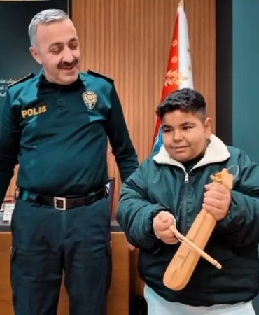 Emniyet kapılarını çocuklara açtı