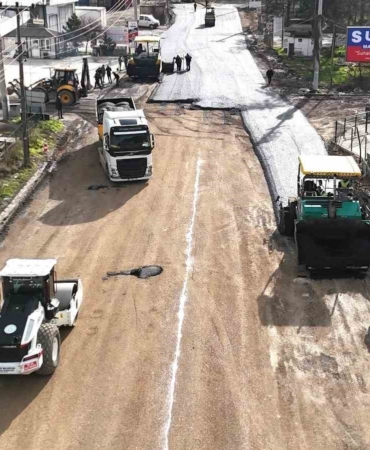 Erenler’de sanayi hattının asfaltı yenileniyor