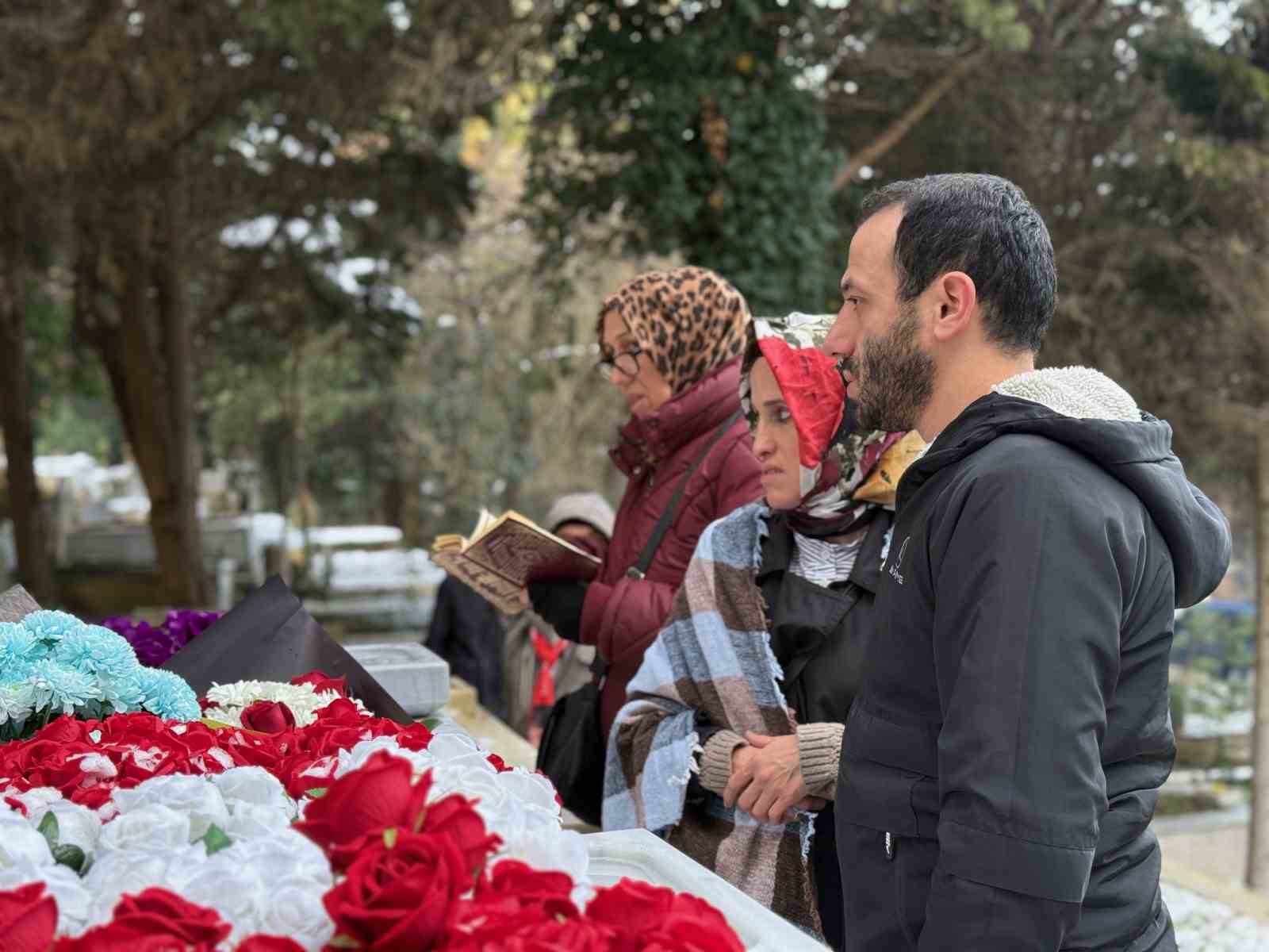 Ferdi Tayfur vefatının 1. yıl dönümünde mezarı başında anıldı