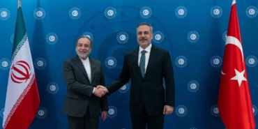Dışişleri Bakanı Hakan Fidan, İranlı mevkidaşı Arakçi ile bir araya geldi