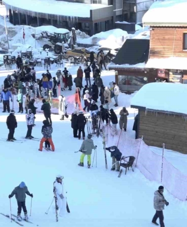 Uludağ rengarenk, sömestr cümbüşü yaşanıyor..