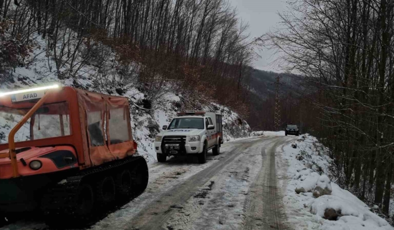 Yalova’da araçlarında mahsur kalan 35 kişi kurtarıldı