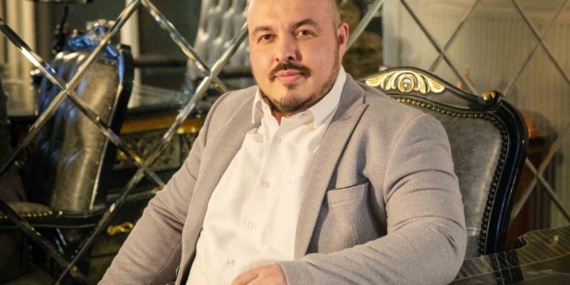 Trafikte üst üste kornaya basarken dikkat