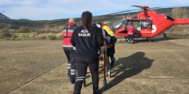 Gökçeada’da rahatsızlanan hasta helikopter ambulansla Çanakkale’ye sevk edildi