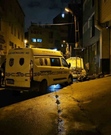 Isınmak için arabaya girdi araç yanınca feci şekilde can verdi