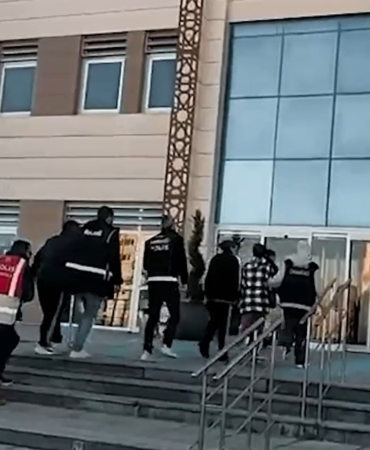 Tefecilik ve uyuşturucu ticareti yapan 2 şüpheli tutuklandı