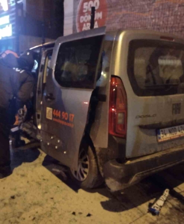 Ümraniye’de trafik kazası: 2’si ağır 3 yaralı