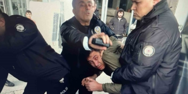Bozbey’e tahsis edilen koruma polisleri devreye girip saldırıyı önledi