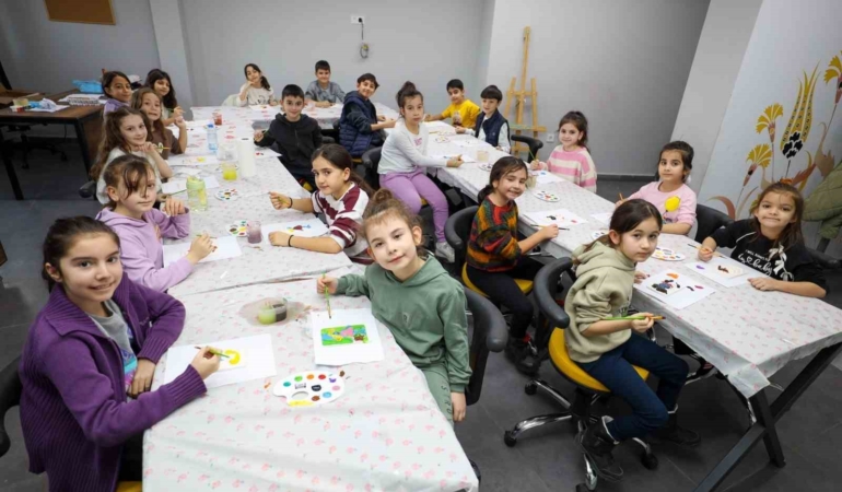 Başiskele’de öğrenciler yarıyıl tatilini atölye çalışmalarıyla değerlendiriyor