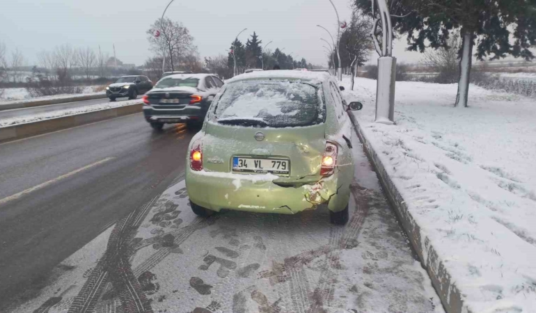 Edirne’de kar yağışında zincirleme kaza: 9 araç birbirine girdi