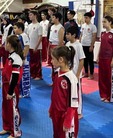 Körfezli kick boksçulardan şampiyona öncesi güç birliği