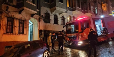 Beyoğlu’nda otelde yangın paniği: Mahsur kalan 3 kişi kurtarıldı