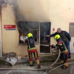 Burhaniye de baharatçı dükkanı yandı