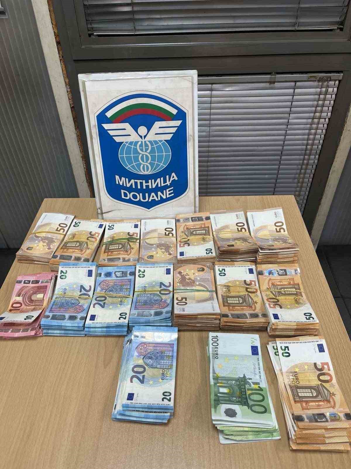 Sınır kapısında 60 bin Euro para yakalandı