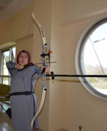 Osmanlı dizilerinden etkilendi, 48 yaşında okçuluğa başladı