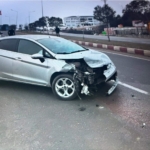 Bilecik’te direksiyon hakimiyetini kaybeden sürücü bariyere çarptı