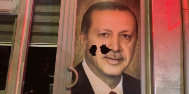 AK Parti Marmara ilçe binasına taşlı saldırı