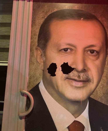 AK Parti Marmara ilçe binasına taşlı saldırı