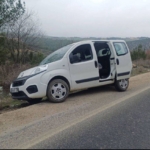 Bilecik’te kontrolden çıkan araç refüje çarparken, sürücüsü yaralandı