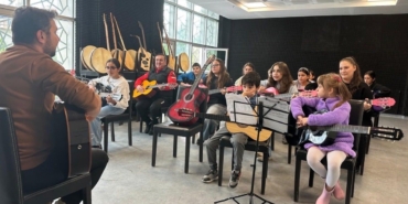 Bilecik Gençlik Merkezi’nde gitar kursu sürüyor