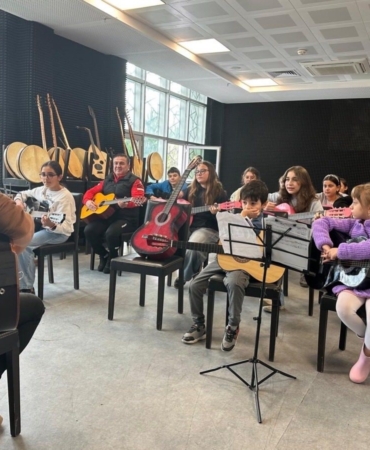 Bilecik Gençlik Merkezi’nde gitar kursu sürüyor