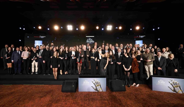 The ONE Awards’ta bilgisayar kategorisinde "Yılın İtibarlı Markası" ödülü