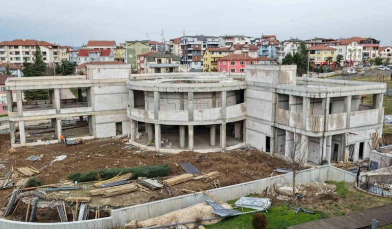 Başiskele’de çocuk kütüphanesi ve oyuncak müzesi inşaatı sürüyor