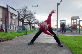 51 yaşındaki dünya şampiyonu, güreşçi koçla antrenman yaptı