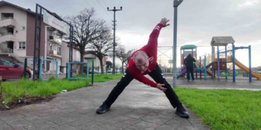 51 yaşındaki dünya şampiyonu, güreşçi koçla antrenman yaptı