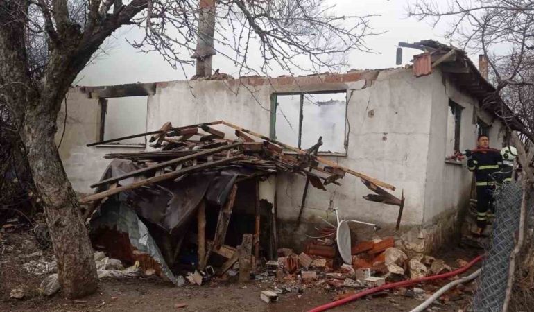 Bilecik’te yangın çıkan ev kullanılmaz hale geldi