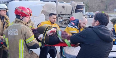 Kontrolden çıkan beton tankeri devrildi : Sürücü ağır yaralı