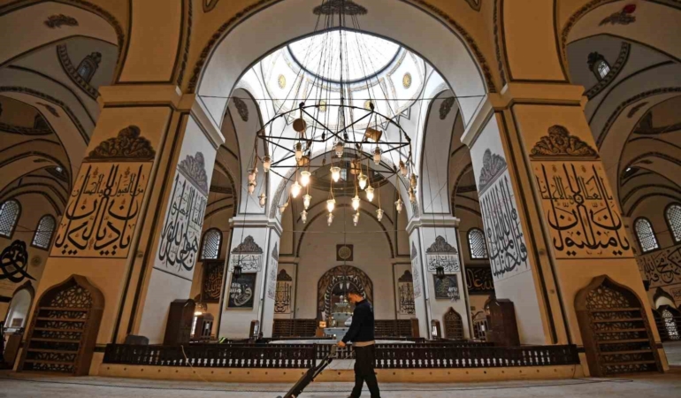Ulu Cami, teravihlere hazır