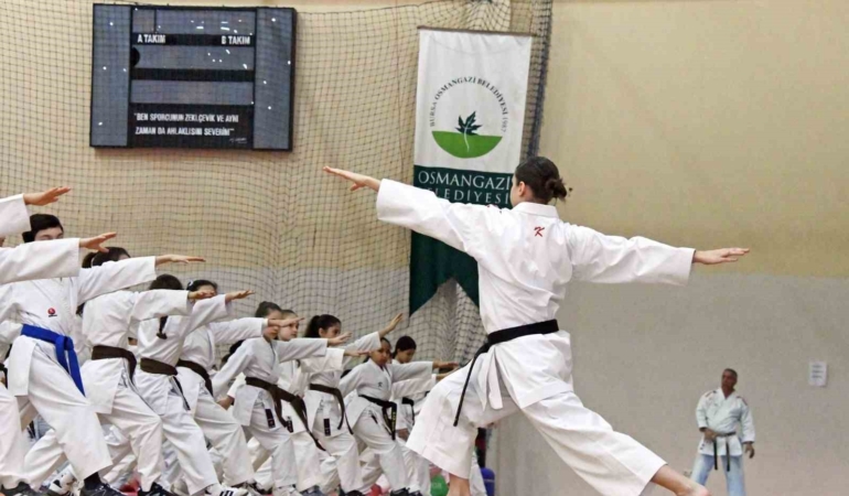 Osmangazi’de 300 karateci kuşak sevinci yaşadı