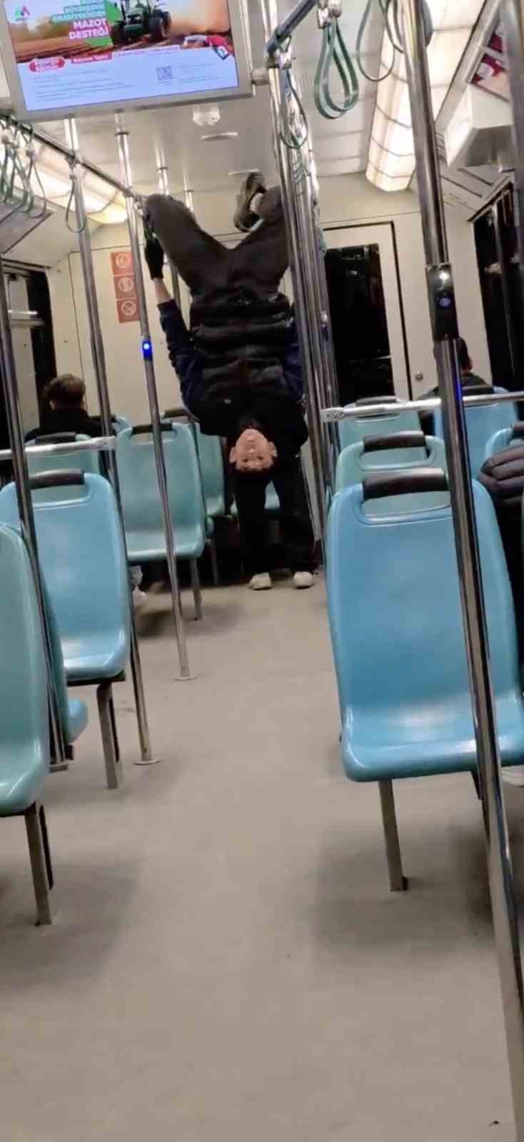 Bursa’da gençlerin metroda tehlikeli oyunu kameraya yansıdı