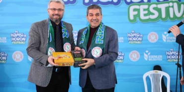 Esenler’de 11. Hamsi ve Horon Festivali: 5 ton balık ve helva dağıtıldı