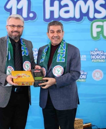 Esenler’de 11. Hamsi ve Horon Festivali: 5 ton balık ve helva dağıtıldı