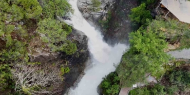 Kazdağları’nın Sütüven Şelalesi yağışlarla birlikte Niagara’yı aratmadı