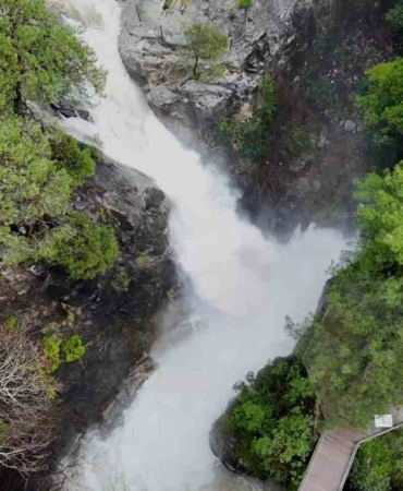Kazdağları’nın Sütüven Şelalesi yağışlarla birlikte Niagara’yı aratmadı