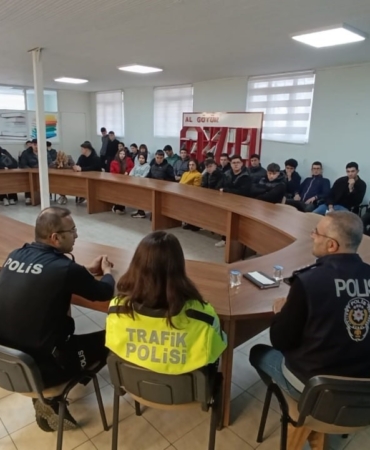 Karasu’da lise öğrencilerine polislik mesleği anlatıldı