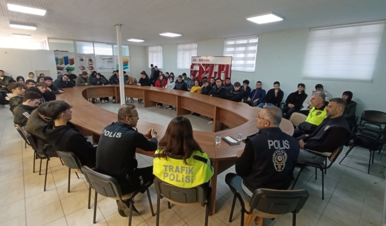 Karasu’da lise öğrencilerine polislik mesleği anlatıldı