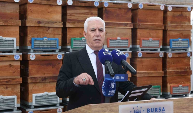 Büyükşehir’den arıcılara kovan desteği