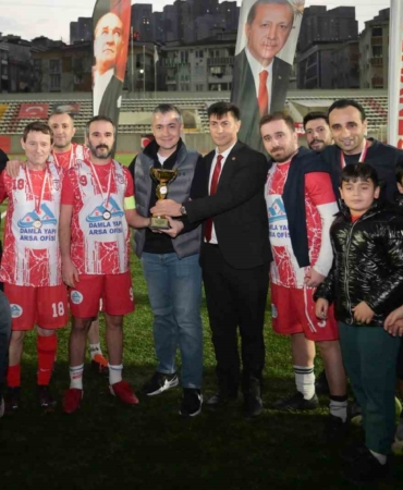 Esenyurt Belediyesi Mahalleler Arası Futbol Turnuvası’nın kazananı dostluk oldu