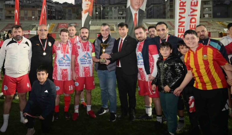 Esenyurt Belediyesi Mahalleler Arası Futbol Turnuvası’nın kazananı dostluk oldu