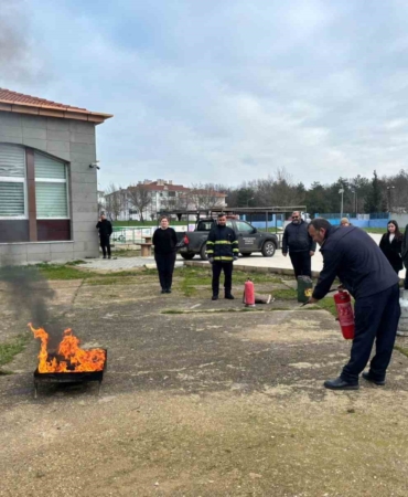Babaeski Gençlik ve Spor Müdürlüğü personeline yangın söndürme eğitimi
