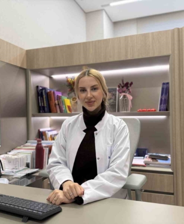 Uzmanlardan ’Çocuklarda makyaj’ uyarısı: "Pek çok cilt hastalığını çok çok erken yaşta görmeye başladık"