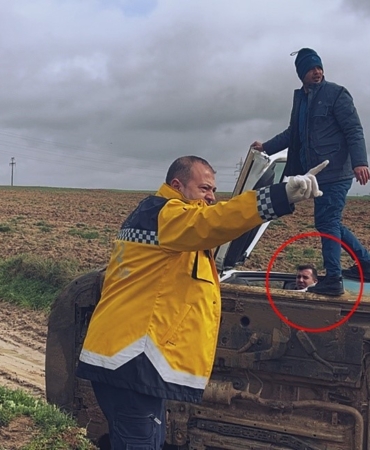 Tekirdağ’da PTT kargo aracı devrildi: 1 yaralı