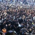 Tekme tokat darp edildi, çevredekiler aldırış etmeden müziğe ayak uydurdu