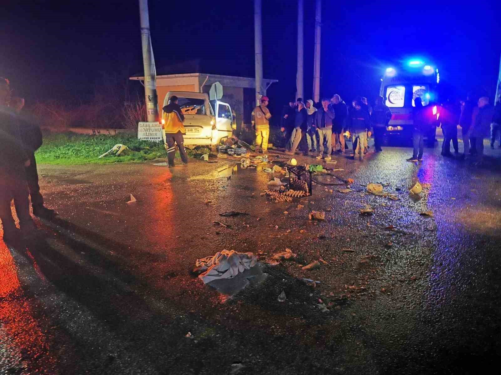 Bursa’da kamyonet ile otomobil çarpıştı: 2 yaralı